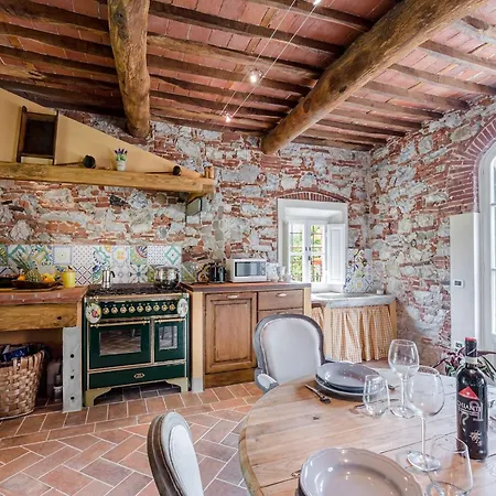 Farmhouse In Lucca With Pool