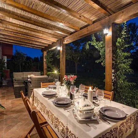 Farmhouse In Lucca With Pool