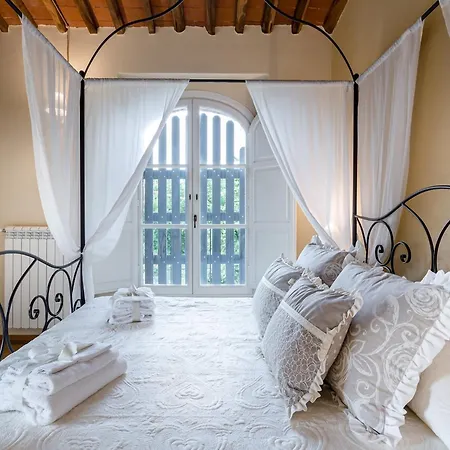 Farmhouse In Lucca With Pool Villa