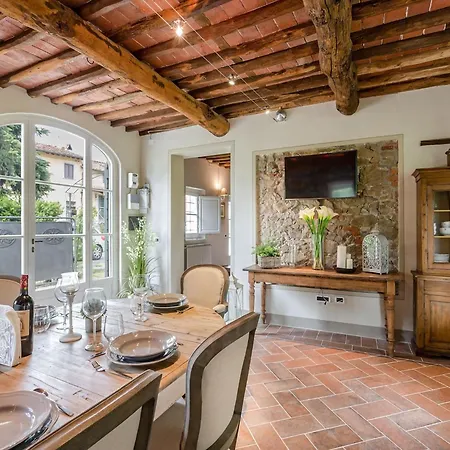 Farmhouse In Lucca With Pool Villa