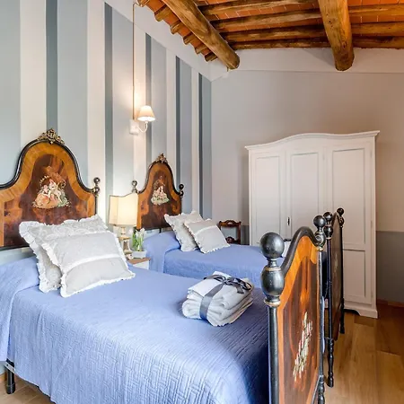 Farmhouse In Lucca With Pool Villa