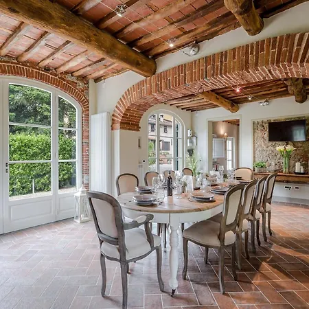 Farmhouse In Lucca With Pool